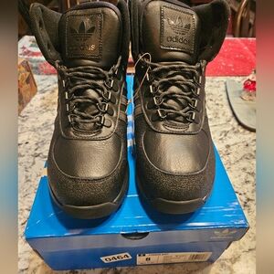 New Adidas Chasker Boots sz 8 men
